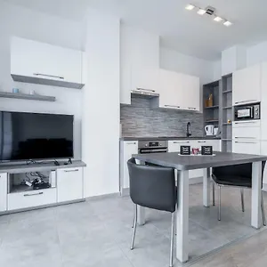 Apartment Bpr Chic White With Terrace & A/c & Garage, Budapest