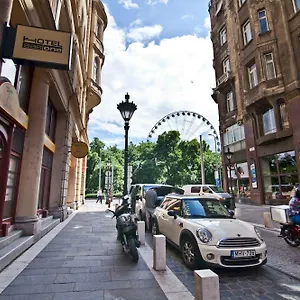 Hotel Sasone, Budapesta