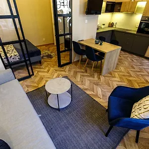 Apartment E13 - Elegant, Budapest